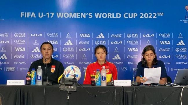 赵丽颖素颜出镜小脸微胖 左手婚戒抢眼完美遮肚 2018-10-22 10月22日，赵丽颖通过微博分享了自己的近照。